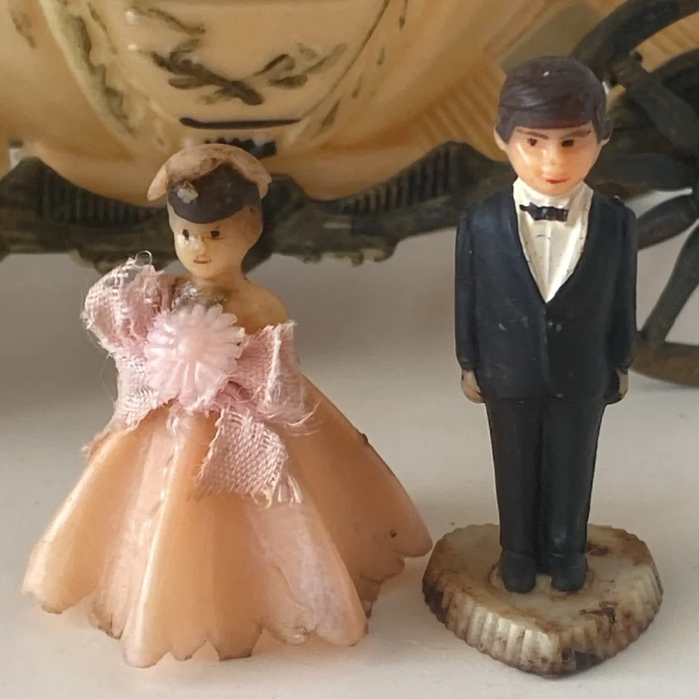 Vintage Wilton Cinderella Carriage Wedding Cake Topper with Bride and Groom
